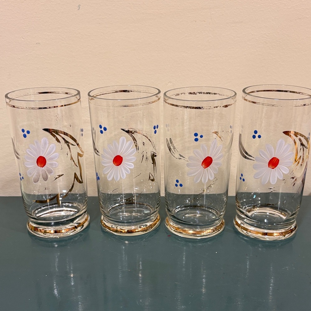 Vintage Glasses with White Daisy & Gold Trim - Set of 4